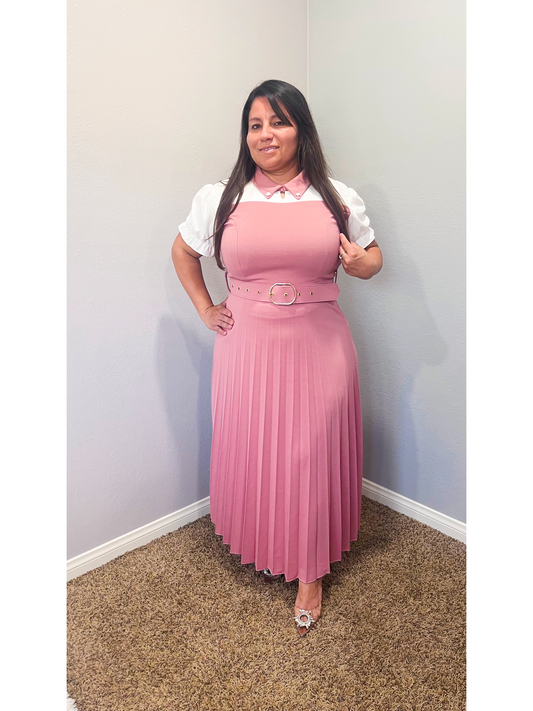 Vestido Palo de Rosa plisado.